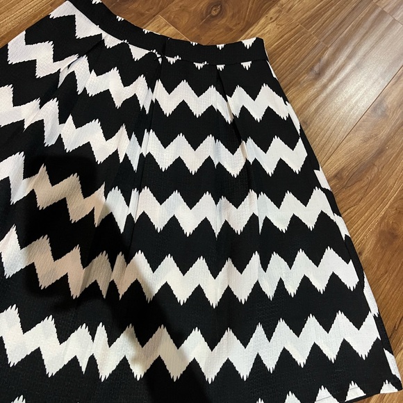 Striped mid length skirt - Picture 3 of 6